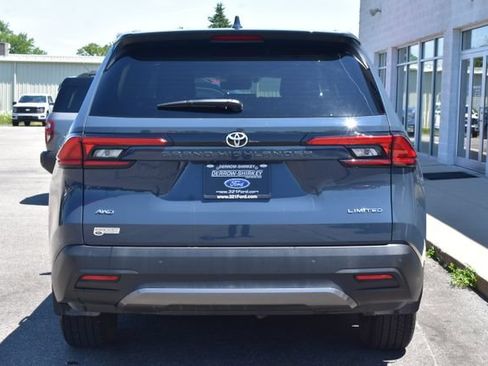 Used 2024 Toyota Grand Highlander AWD image 11
