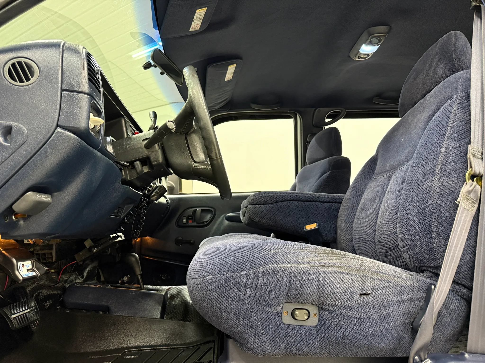 Used 1999 GMC Suburban 2500 AWD/4WD image 15