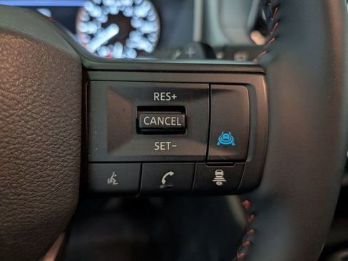 Used 2025 Nissan Rogue SV image 17