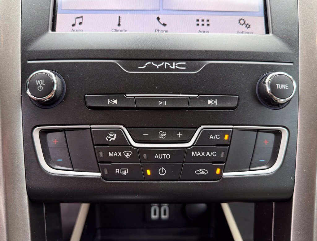 Used 2019 Ford Fusion SE FWD image 30