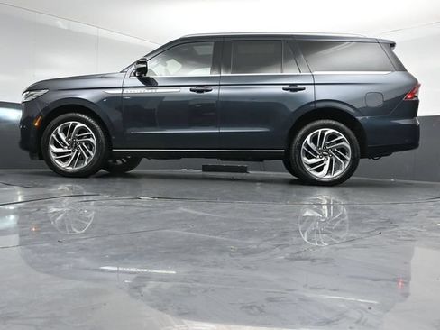 Certified 2025 Lincoln Navigator Reserve AWD/4WD image 42