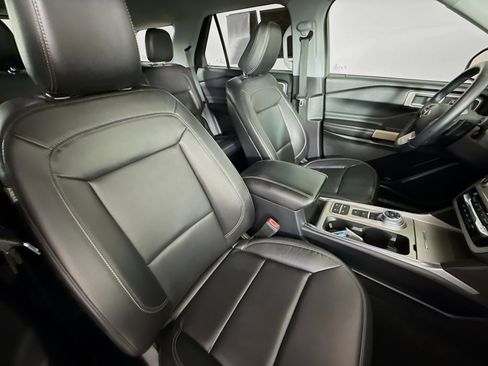 Used 2020 Ford Explorer XLT w/ Equipment Group 202A RWD image 35