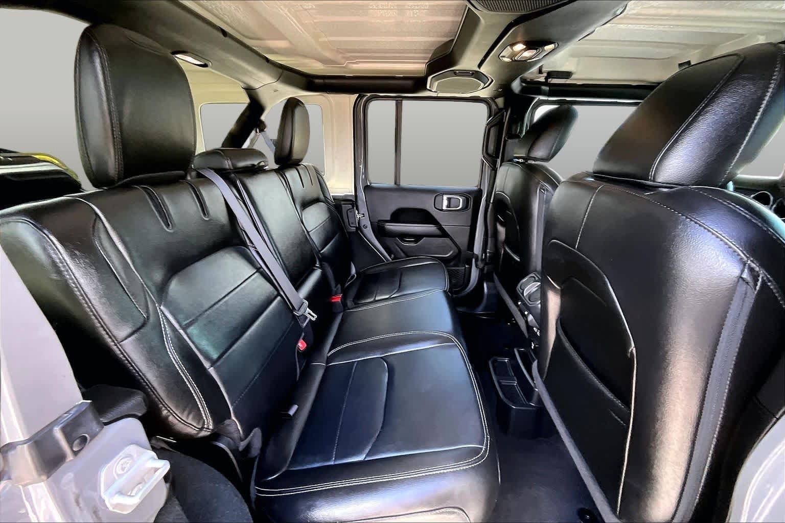 Used 2023 Jeep Wrangler Unlimited Sahara w/ Cold Weather Group AWD/4WD image 19