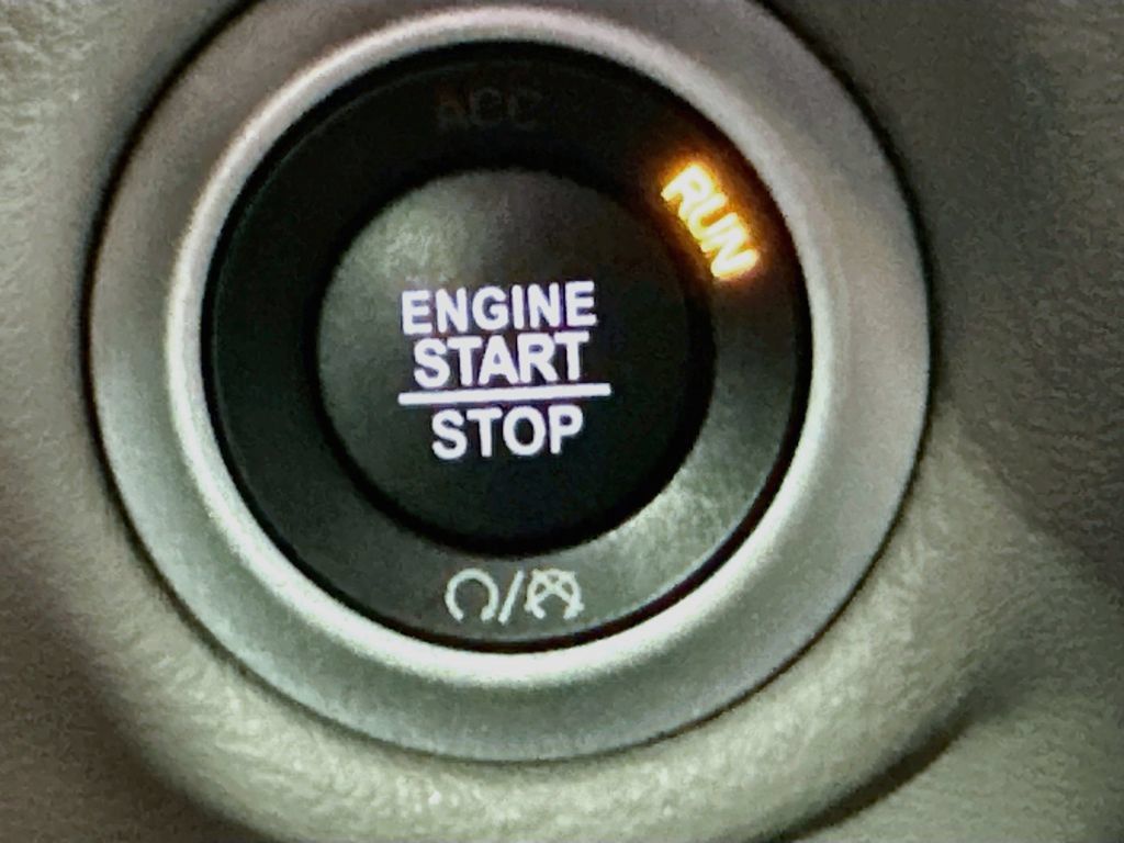 Used 2023 Chrysler Pacifica Touring-L FWD image 26