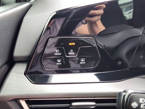 Used 2022 Volkswagen GTI SE image 25