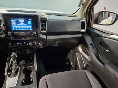 Used 2024 Nissan Frontier SV w/ Technology Package image 11