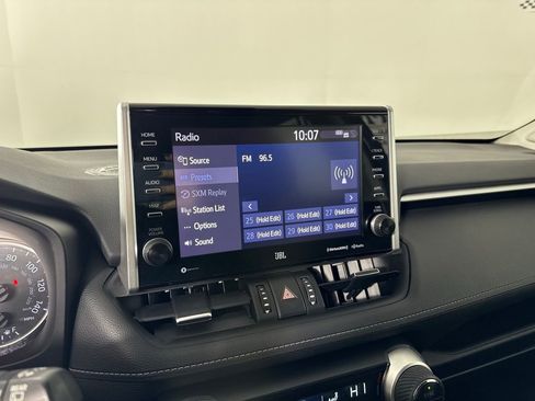 Used 2022 Toyota RAV4 XLE Premium image 17