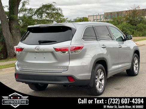 Used 2014 Toyota Highlander XLE image 7
