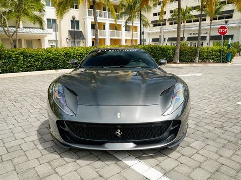 Used 2020 Ferrari 812 Superfast RWD image 5