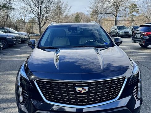 Certified 2023 Cadillac XT4 Luxury w/ Cold Weather Package image 2