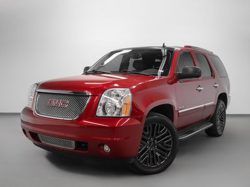 Used 2013 GMC Yukon Denali image 1