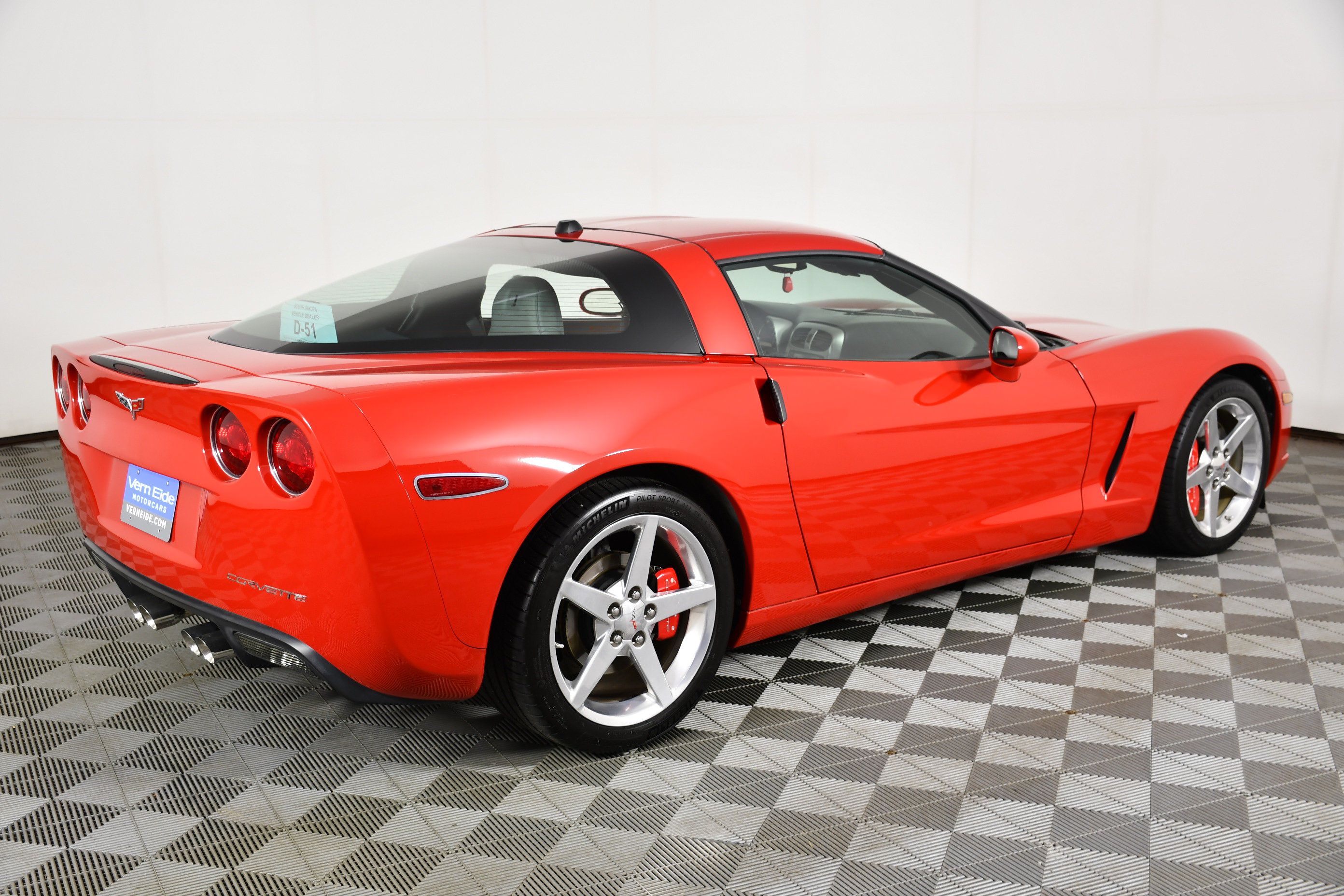 Used 2005 Chevrolet Corvette Coupe w/ Preferred Equipment Group RWD image 18
