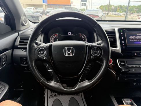 Used 2016 Honda Pilot Touring image 16