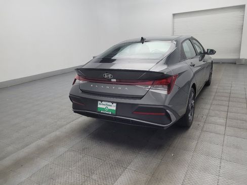 Used 2025 Hyundai Elantra Sport FWD image 9