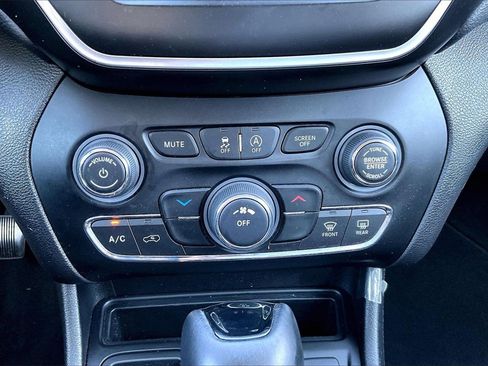 Certified 2020 Jeep Cherokee Latitude Plus image 15