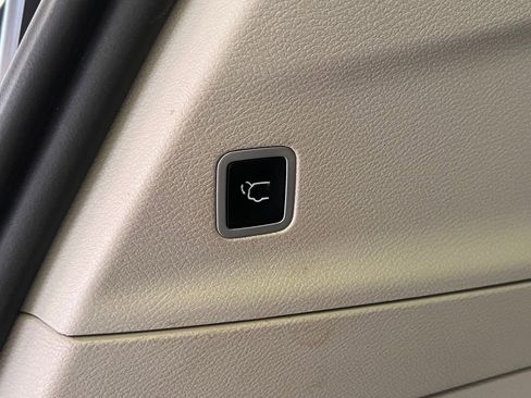 Used 2022 Chrysler Pacifica Touring-L image 44