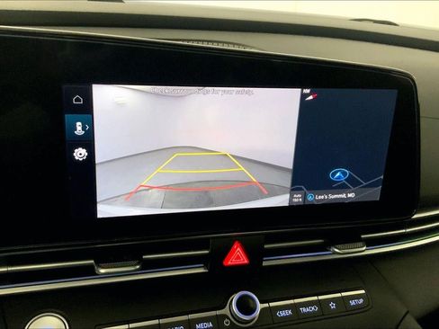 Used 2025 Hyundai Elantra SEL FWD image 24