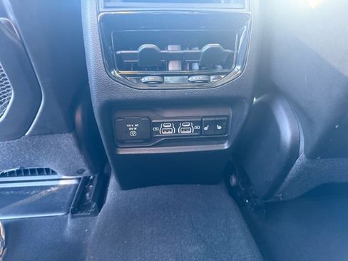 Used 2023 Jeep Grand Cherokee Limited image 28