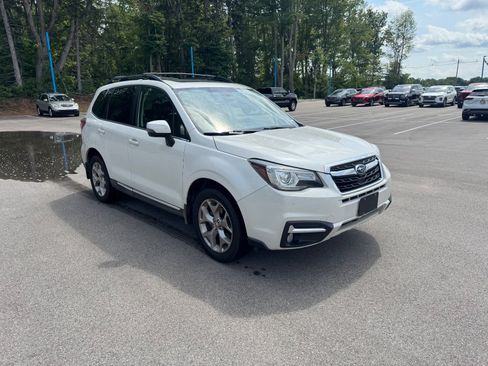Used 2018 Subaru Forester 2.5i Touring w/ Popular Package #2 AWD/4WD image 3