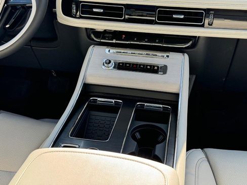 New 2025 Lincoln Aviator Reserve w/ Equipment Group 201A image 18