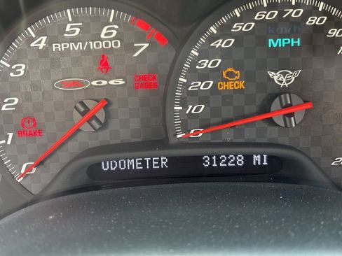 Used 2003 Chevrolet Corvette Z06 w/ Memory Package, 3 Drivers RWD image 10