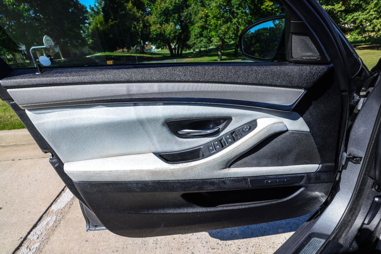 Used 2015 BMW M5 RWD image 33