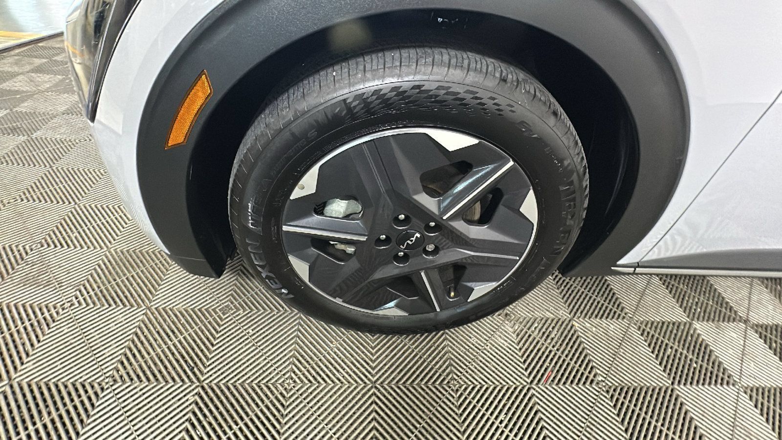 Used 2025 Kia EV6 Light AWD/4WD image 11