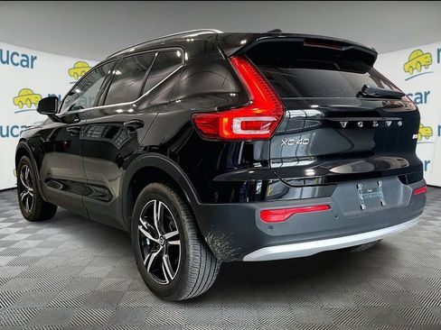 Used 2025 Volvo XC40 B5 Core image 5