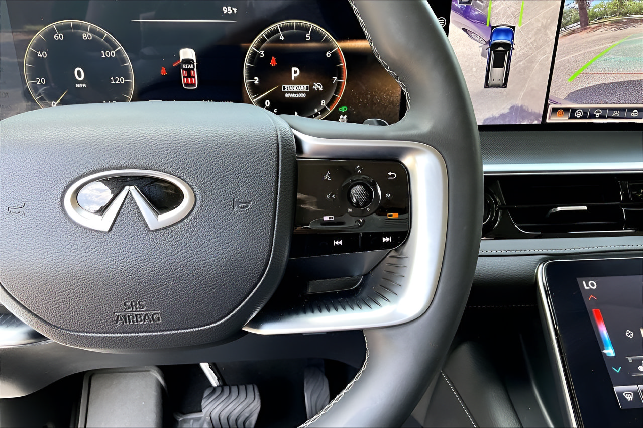Used 2025 INFINITI QX80 Luxe AWD/4WD image 11