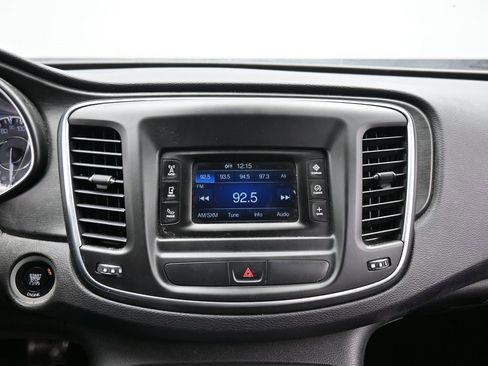 Used 2015 Chrysler 200 Limited w/ Convenience Group image 39