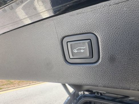 Used 2020 Chevrolet Blazer RS FWD image 30
