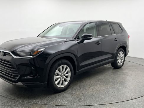 Used 2025 Toyota Grand Highlander FWD image 3