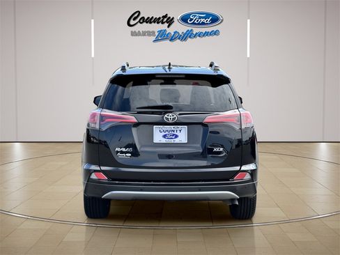 Used 2018 Toyota RAV4 XLE image 11