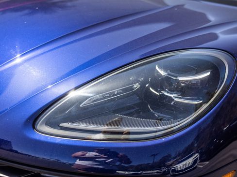 Certified 2026 Porsche Macan AWD/4WD image 15