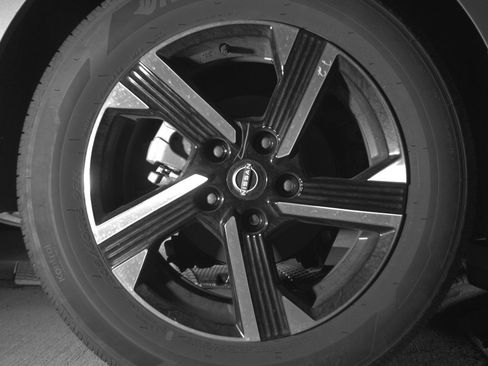 Used 2025 Nissan Sentra SV FWD image 15