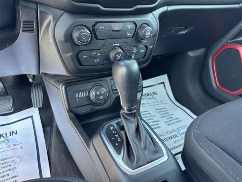 Used 2023 Jeep Renegade Trailhawk image 20
