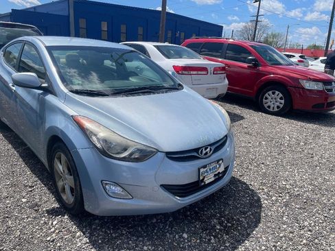 Used 2013 Hyundai Elantra GLS w/ Preferred Pkg FWD image 3