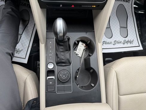 Used 2020 Volkswagen Atlas SE w/ Panoramic Sunroof Package image 22