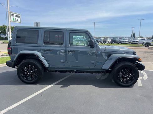 Used 2025 Jeep Wrangler Unlimited Sahara w/ Safety Group AWD/4WD image 15
