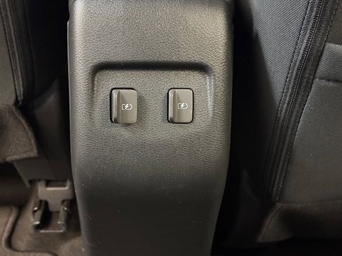 Used 2021 Nissan Kicks SV image 17