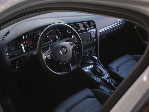 Used 2017 Volkswagen Golf SEL image 49