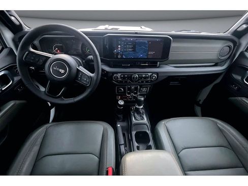 Certified 2025 Jeep Gladiator Mojave w/ Safety Group AWD/4WD image 17
