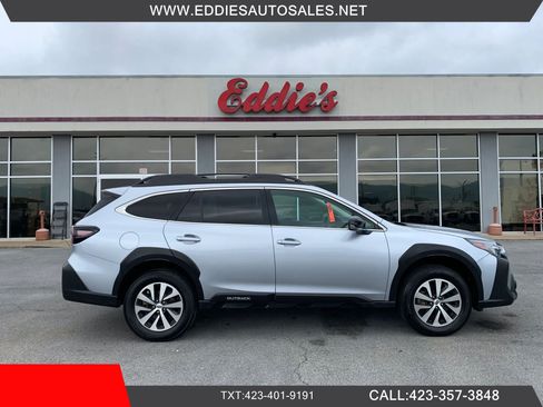 Used 2023 Subaru Outback Premium AWD/4WD image 1