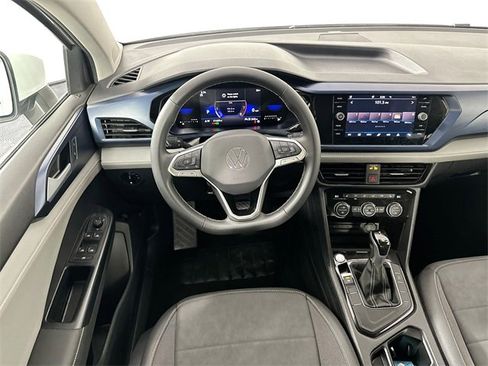 Used 2024 Volkswagen Taos SE image 11