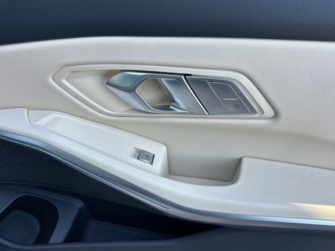 Used 2025 BMW 330i Sedan w/ Premium Package image 21