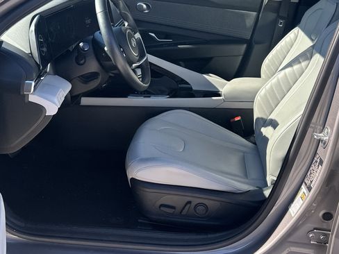 Used 2024 Hyundai Elantra Limited image 9