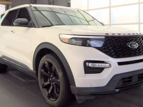 Used 2022 Ford Explorer ST w/ Equipment Group 401A AWD/4WD image 2