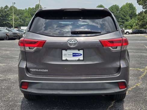 Used 2019 Toyota Highlander LE FWD image 6