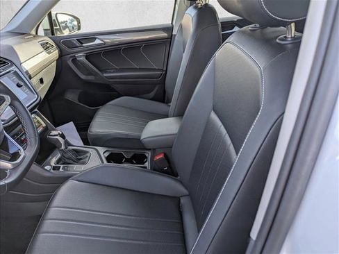 Used 2024 Volkswagen Tiguan SE image 23