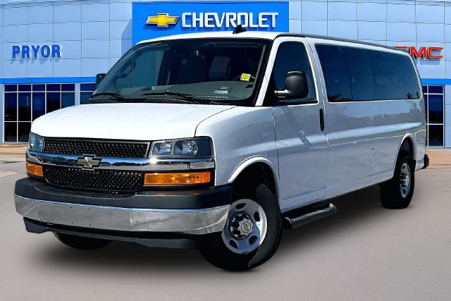 Used 2025 Chevrolet Express 3500 LT w/ LT Preferred Equipment Group RWD image 3